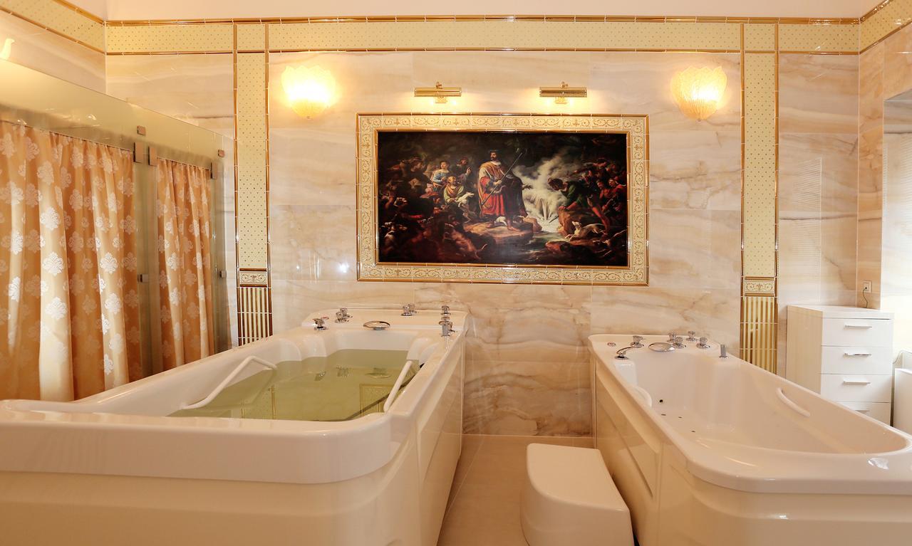 Spa Hotel Purkyne การ์โลวีวารี ภายนอก รูปภาพ