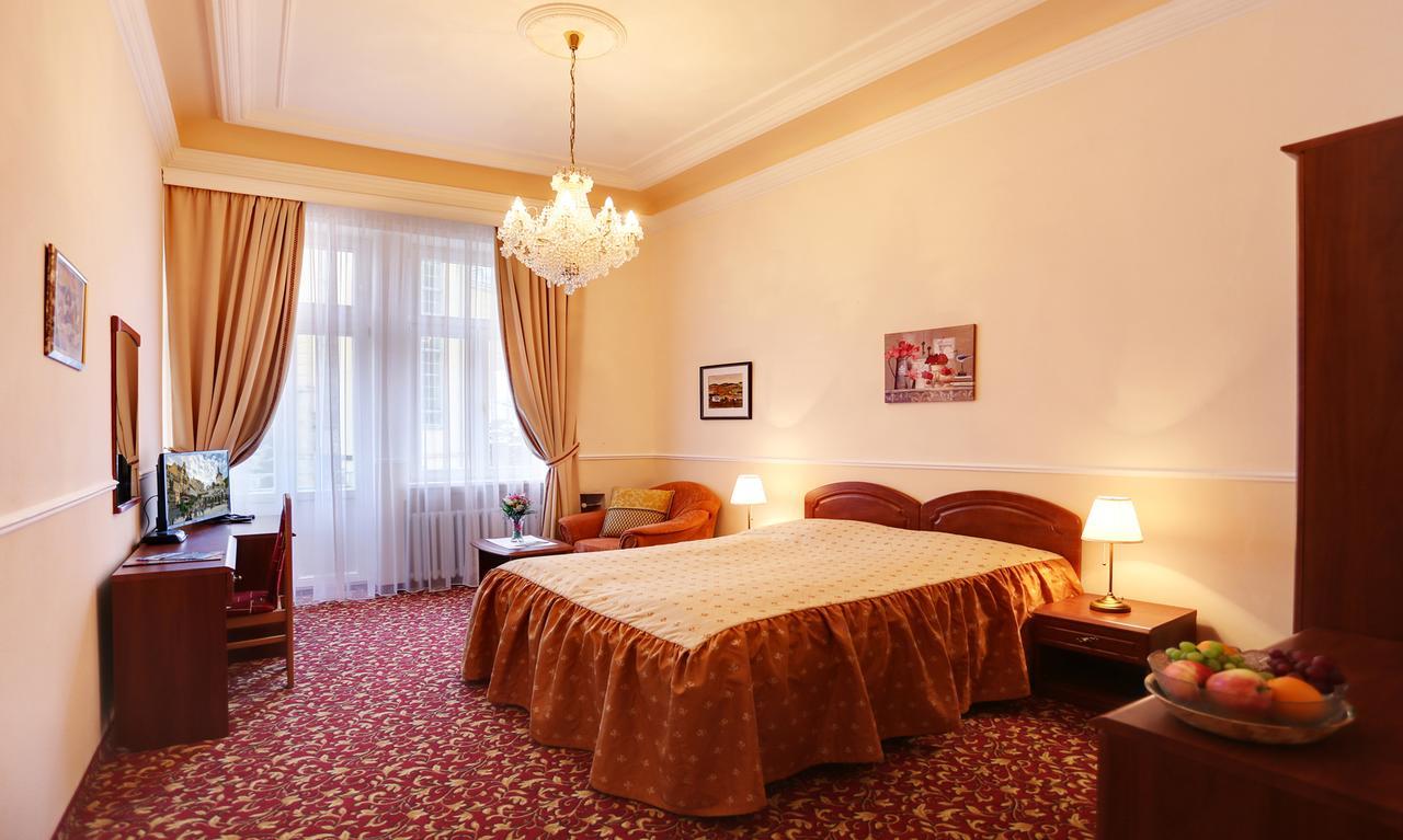 Spa Hotel Purkyne การ์โลวีวารี ภายนอก รูปภาพ